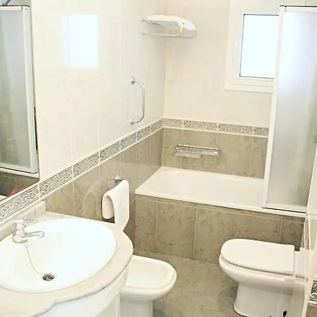 Charming Seafront Holiday home