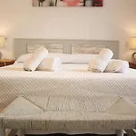 Charming Seafront Semesterbostad *