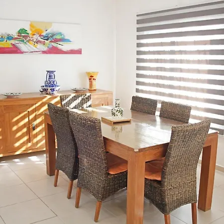 Vakantiehuis Charming Seafront *